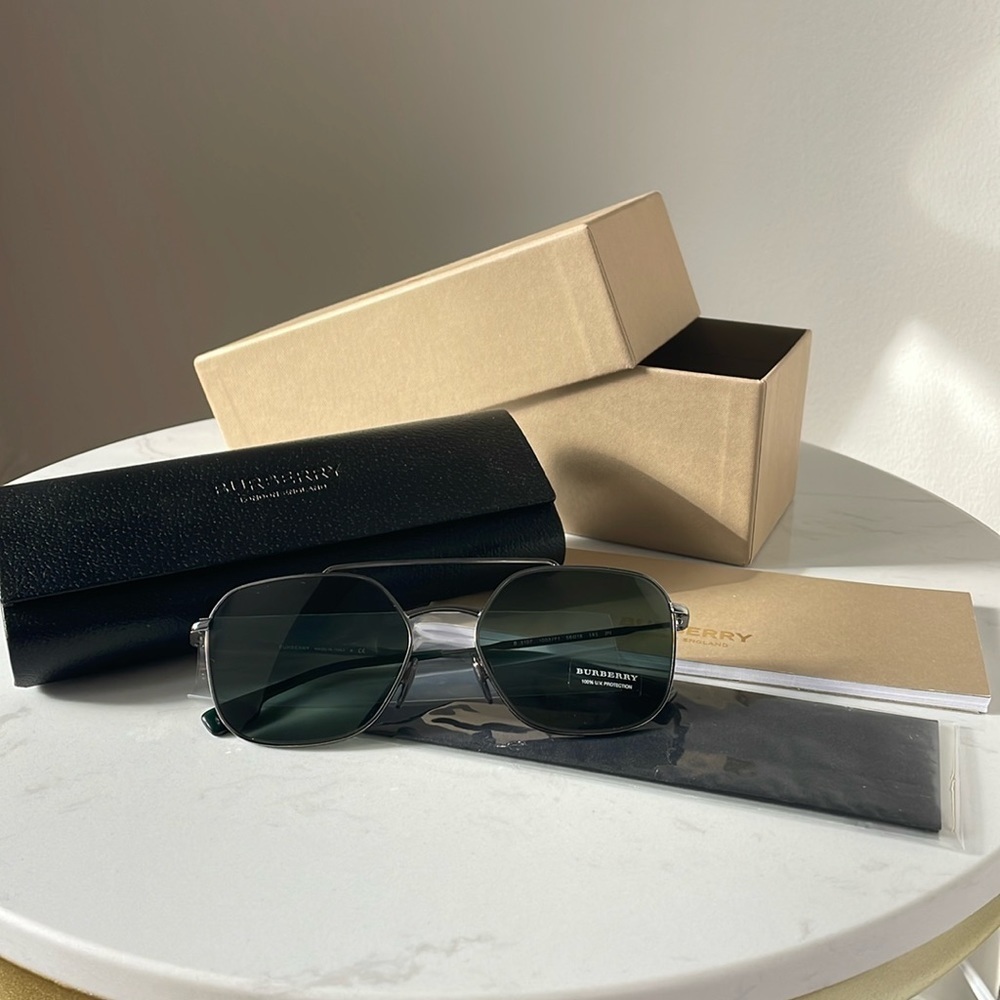 NWT Burberry Geometric Frame Sunglasses Dark Green 100% UV Protection UNISEX - Picture 2 of 5